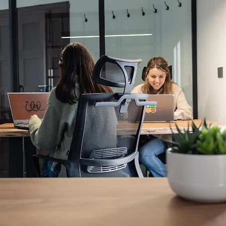Worklife - Luxury & Coworking In グラサレマ